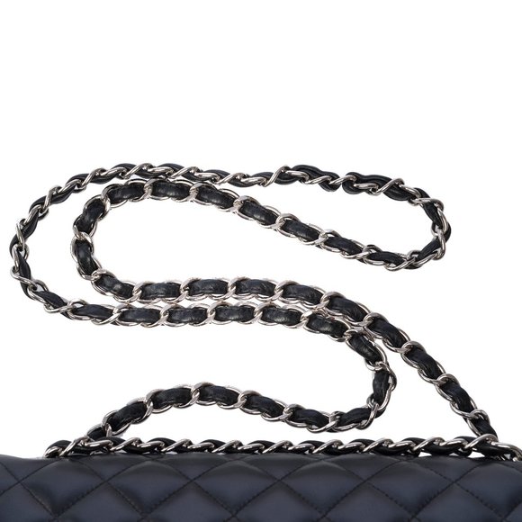 Chanel Timeless Jumbo double flap shoulder bag in black quil - Picture 10 of 13